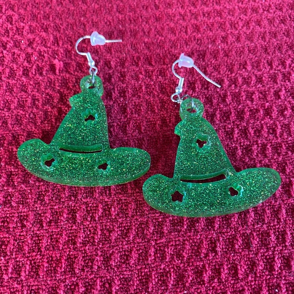 Resin Witch’s Hat Dangle Earrings - Picture 4 of 4